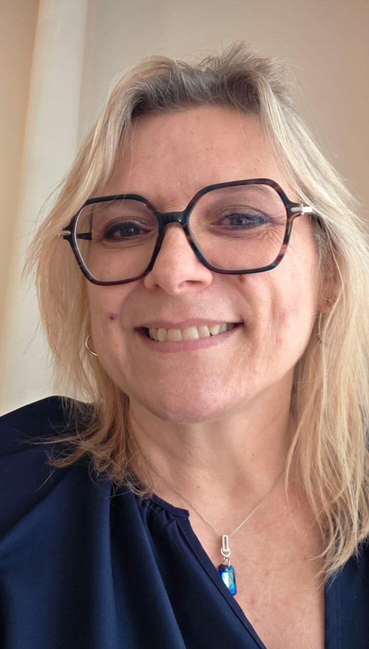 Portrait de Valérie Juge, praticienne en hypnose Ericksonienne certifiée à Beauvais (Oise)